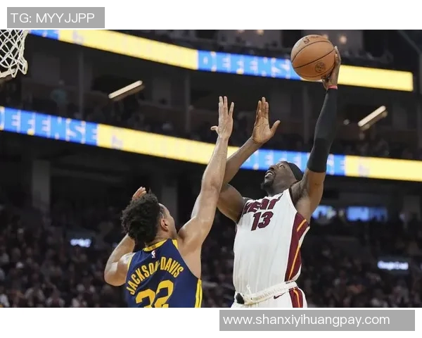 勇士与热火激战正酣现场直播全程回顾精彩瞬间与赛场分析