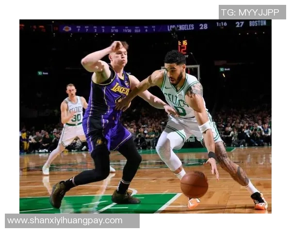湖人队与凯尔特人激战正酣精彩直播全程回顾与赛后分析