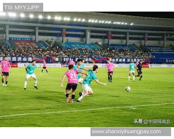 重庆与武汉足球队的激烈对决展现了中国足球的无限魅力与竞争精神