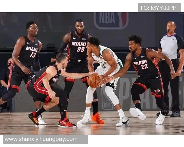 雄鹿队与鹿的精彩对决揭示了篮球与自然的奇妙联系